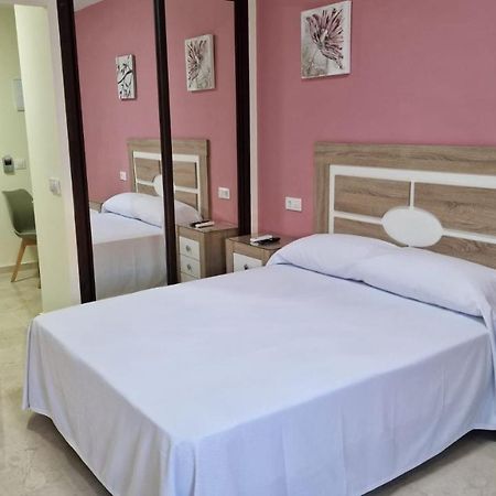 Hotel Nuevo Espartinas Buitenkant foto