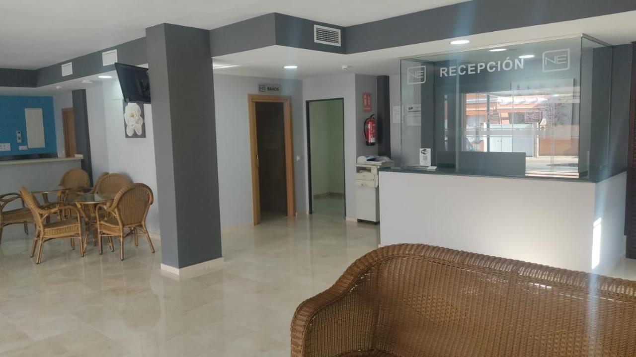 Hotel Nuevo Espartinas Buitenkant foto