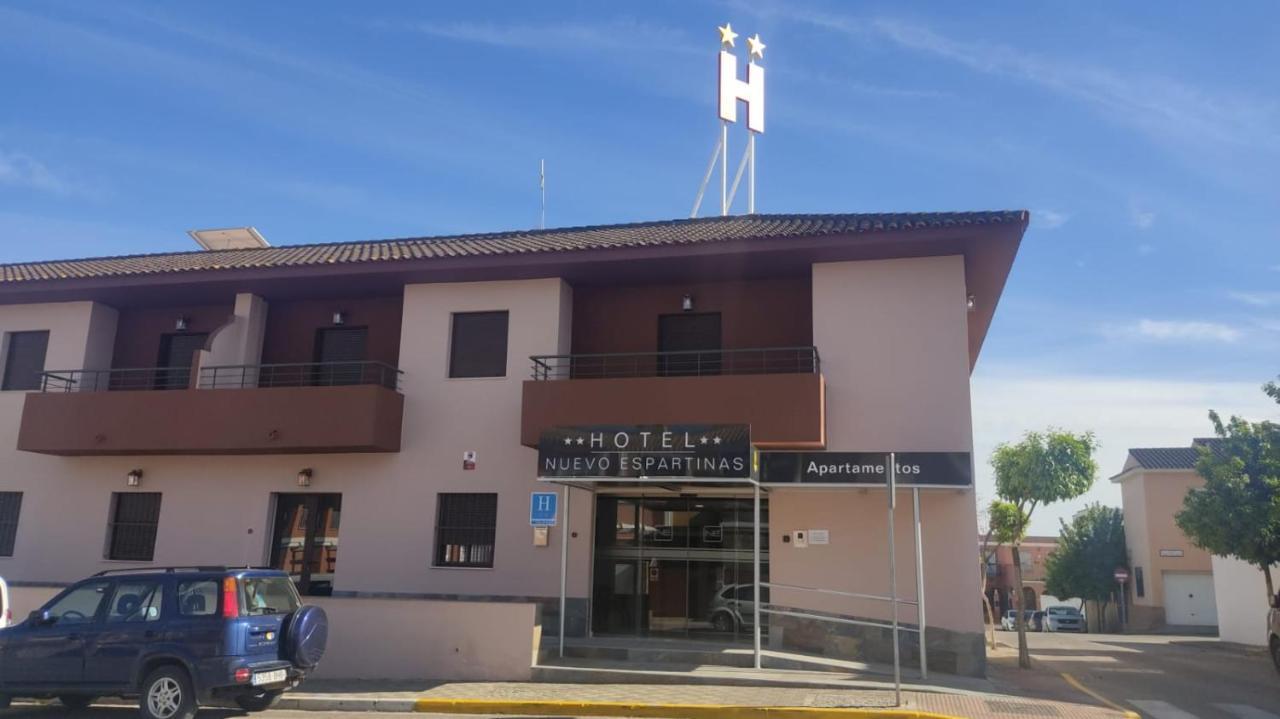 Hotel Nuevo Espartinas Buitenkant foto